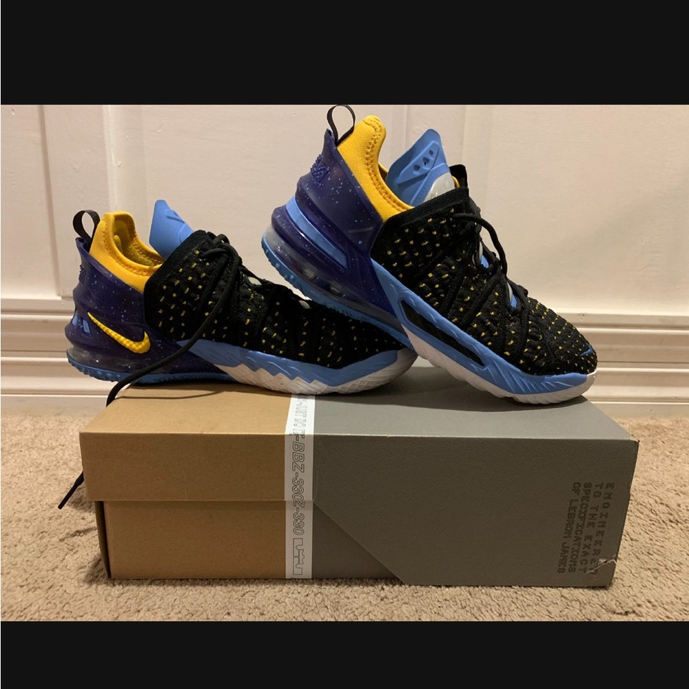 Size 5 Nike basketball shoes lebron XVIII  Perfect condition
